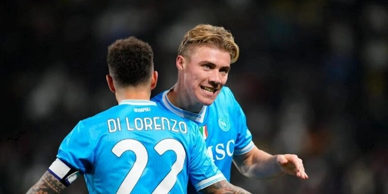Napoli đánh bại AC Milan đơn giản để vào chung kết Siêu Cúp Italia